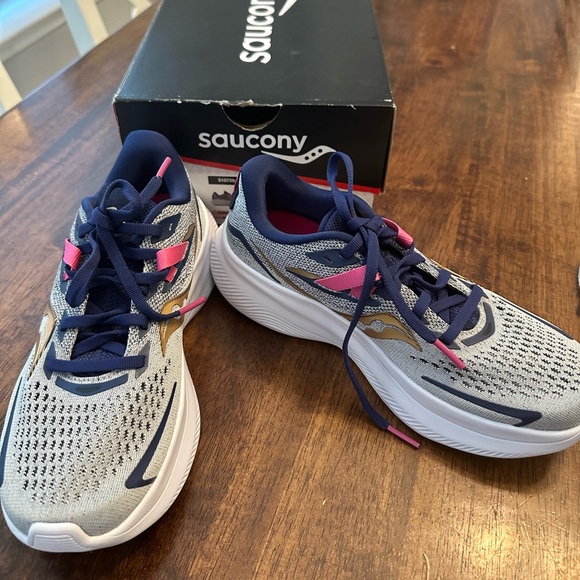 Saucony running shoes size 6 - Picture 1 of 1